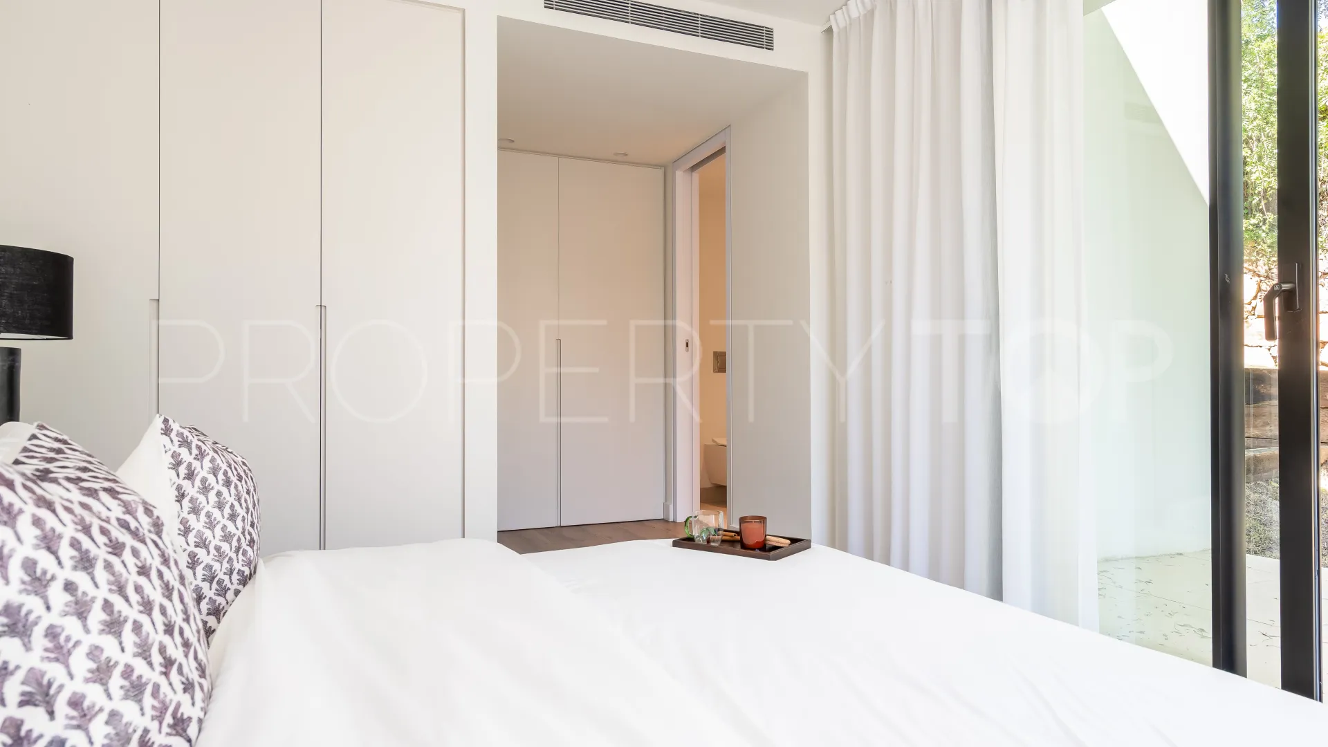 Villa for sale in Los Naranjos Hill Club with 6 bedrooms