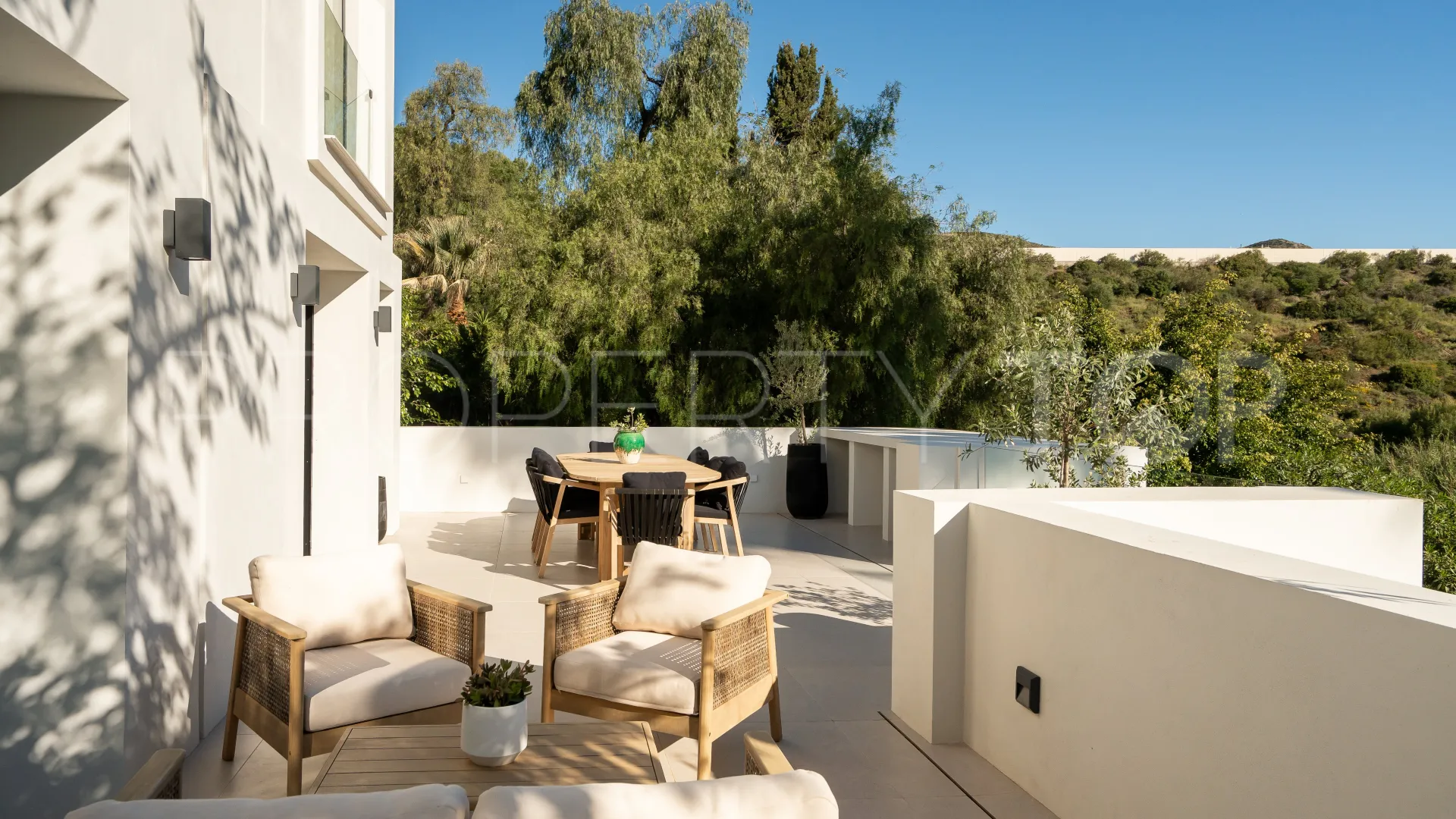 Villa for sale in Los Naranjos Hill Club with 6 bedrooms