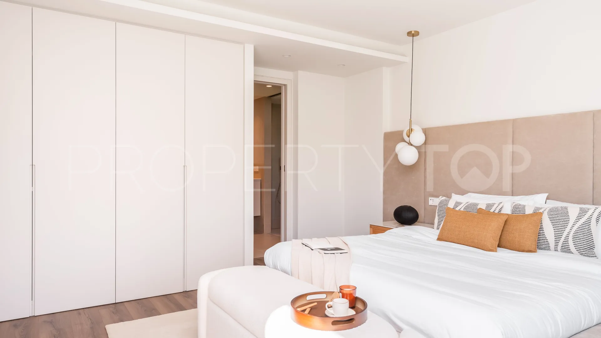 Villa for sale in Los Naranjos Hill Club with 6 bedrooms