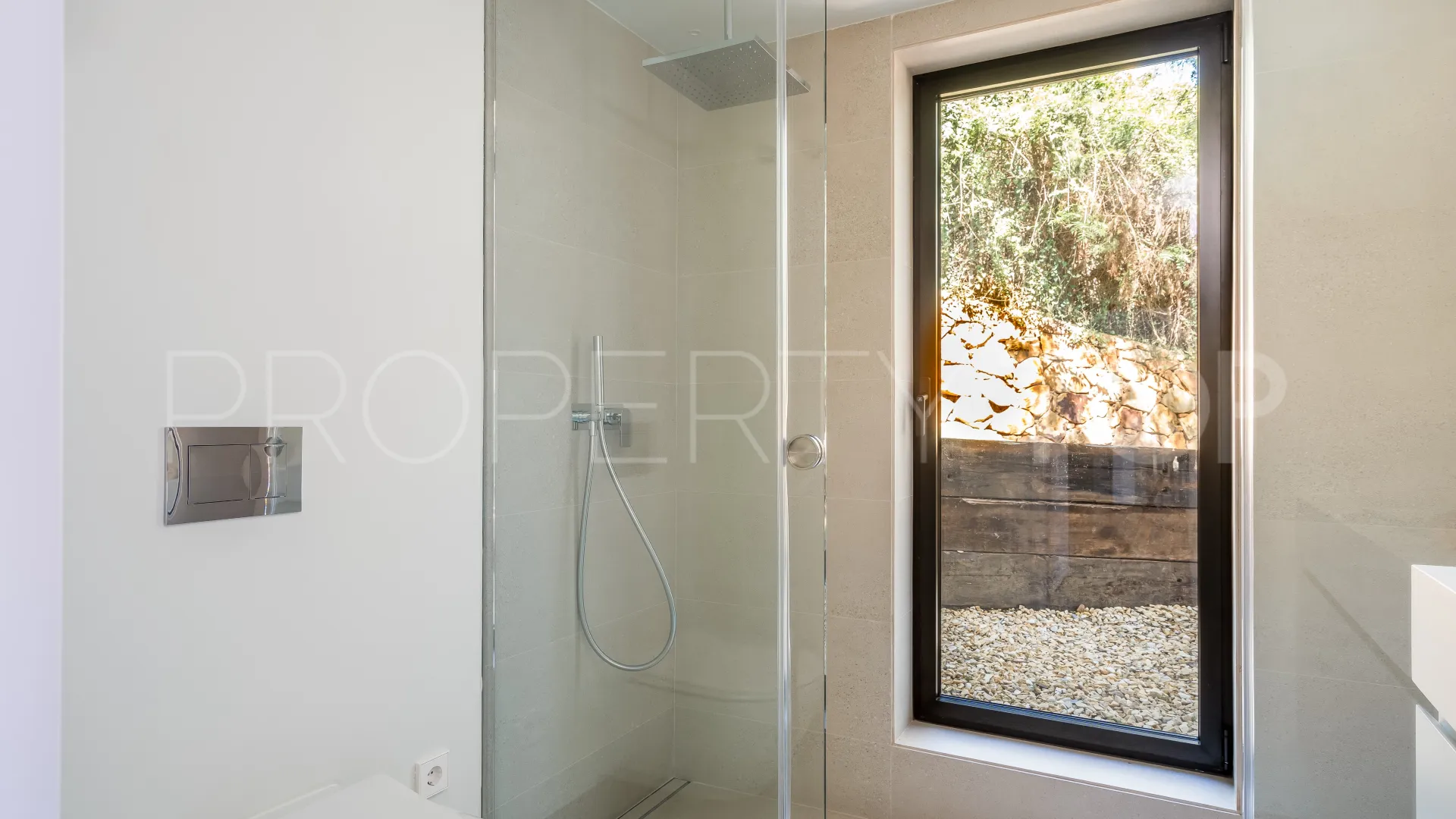 Villa for sale in Los Naranjos Hill Club with 6 bedrooms