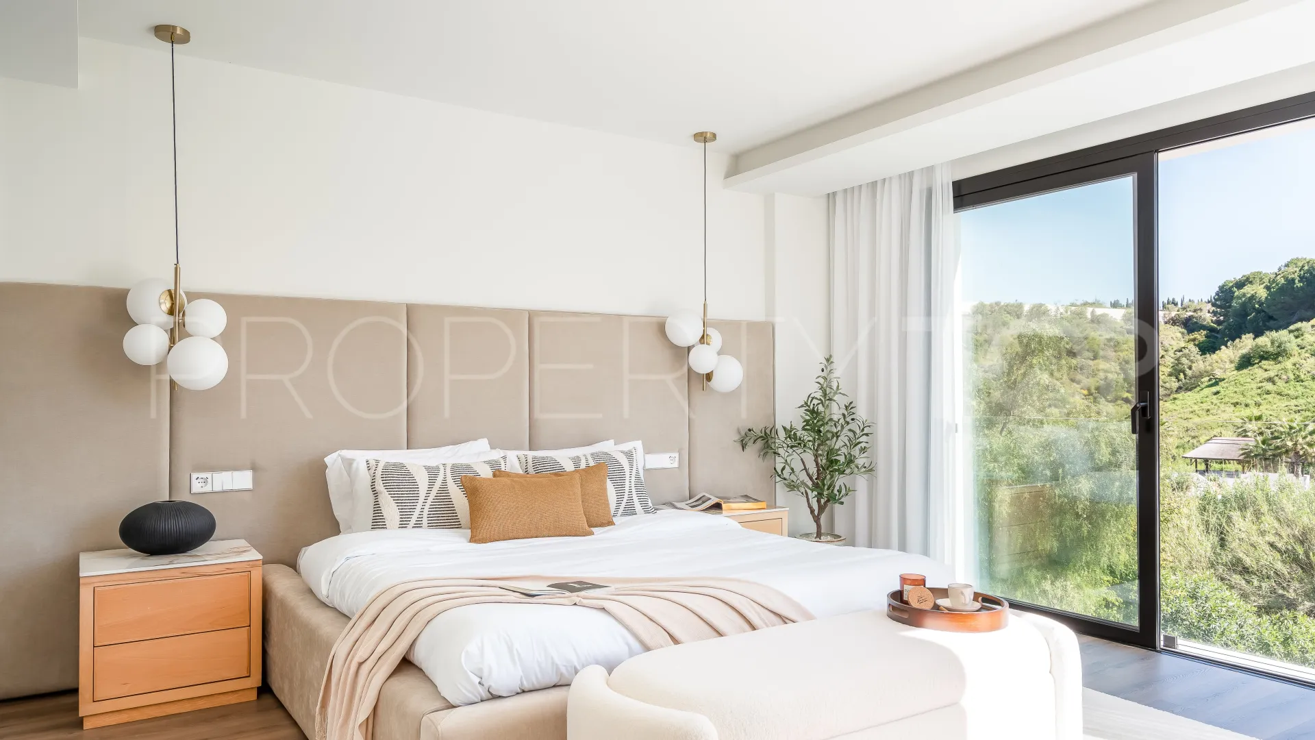 Villa for sale in Los Naranjos Hill Club with 6 bedrooms