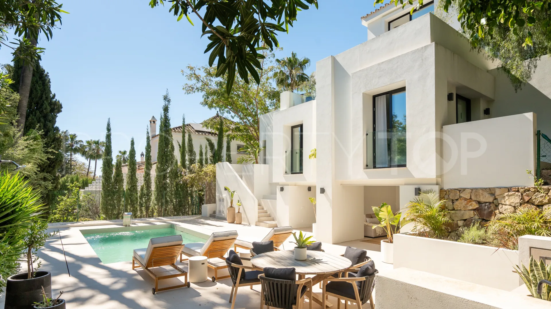 Villa for sale in Los Naranjos Hill Club with 6 bedrooms