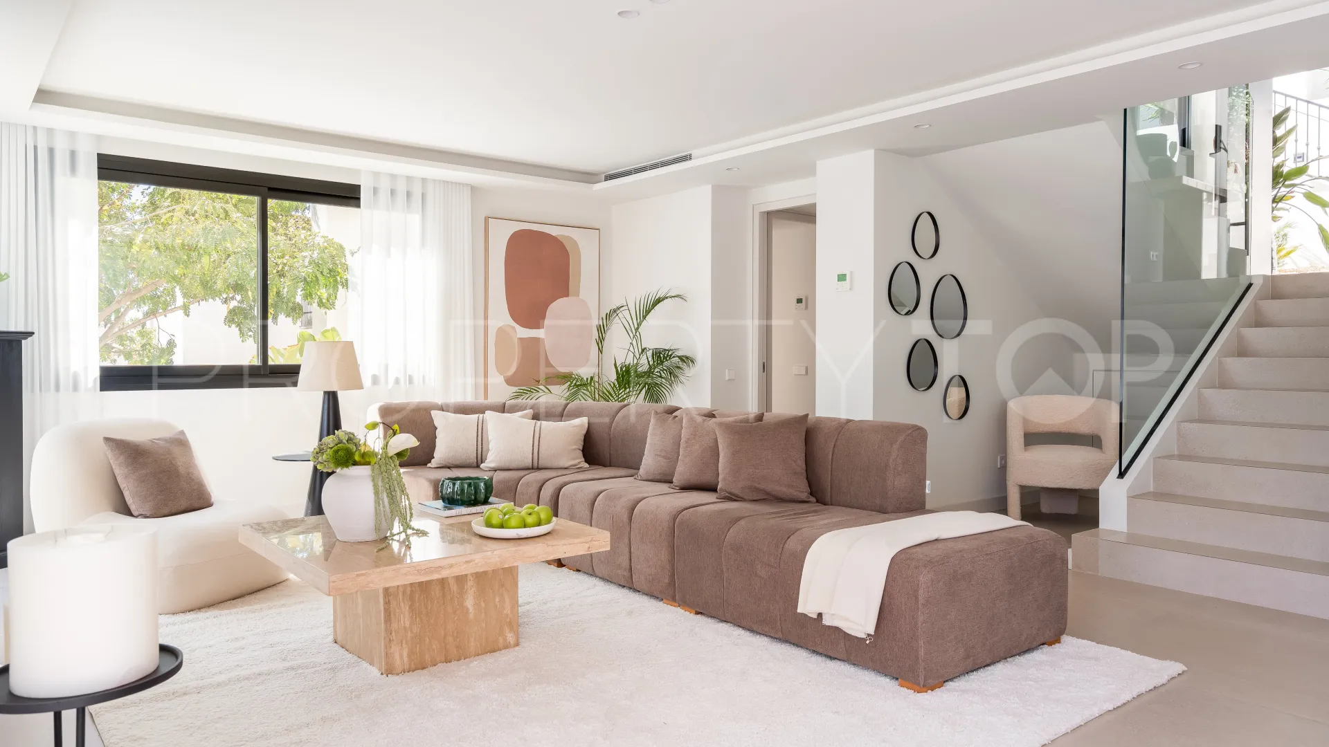 Villa for sale in Los Naranjos Hill Club with 6 bedrooms