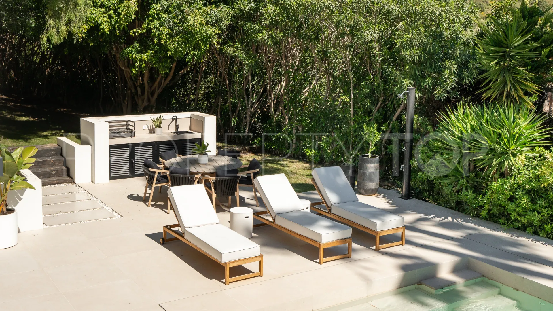 Villa for sale in Los Naranjos Hill Club with 6 bedrooms