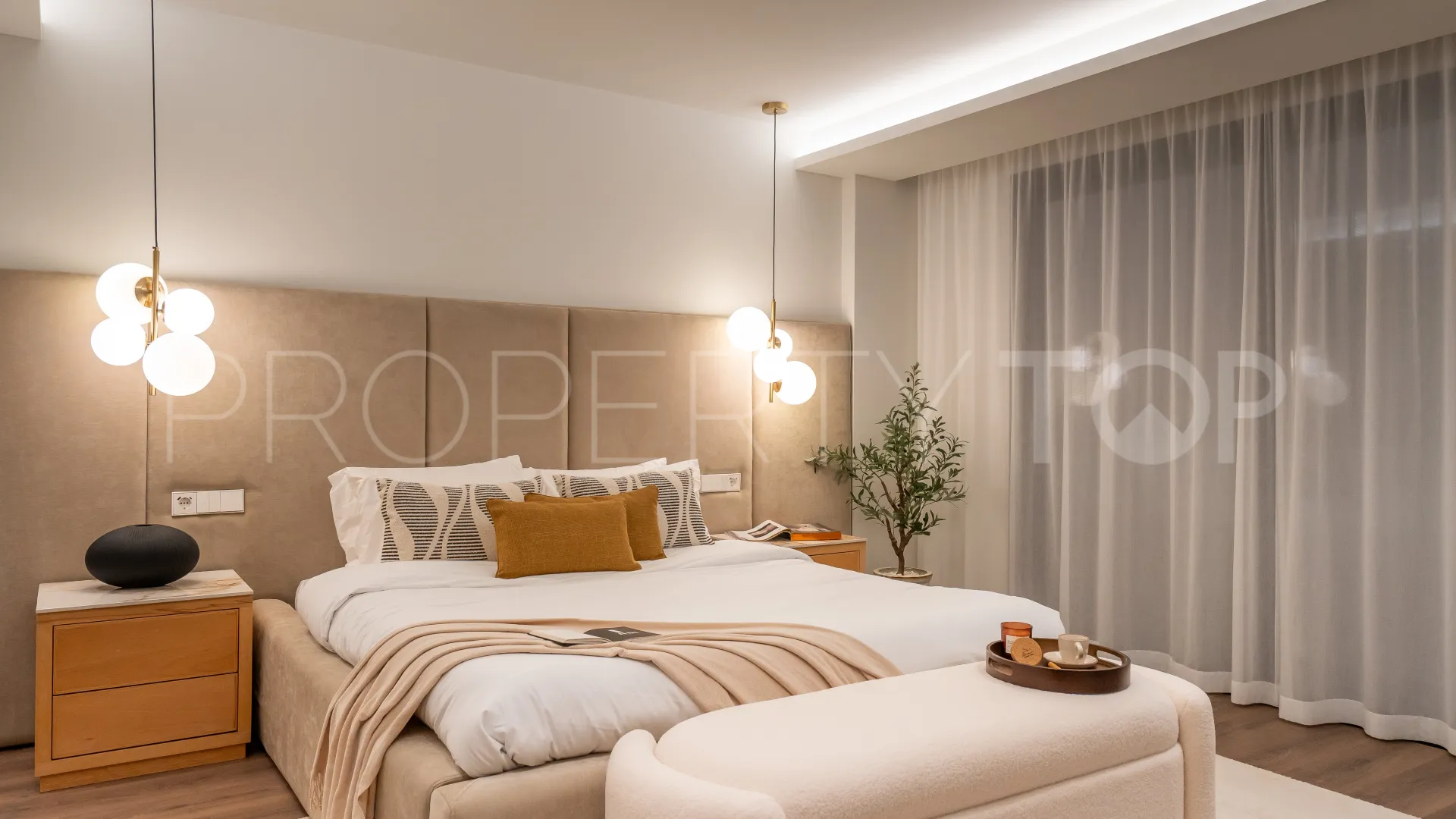 Villa for sale in Los Naranjos Hill Club with 6 bedrooms