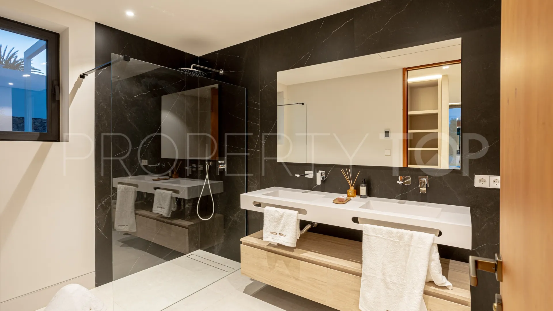 Villa for sale in New Golden Mile with 4 bedrooms