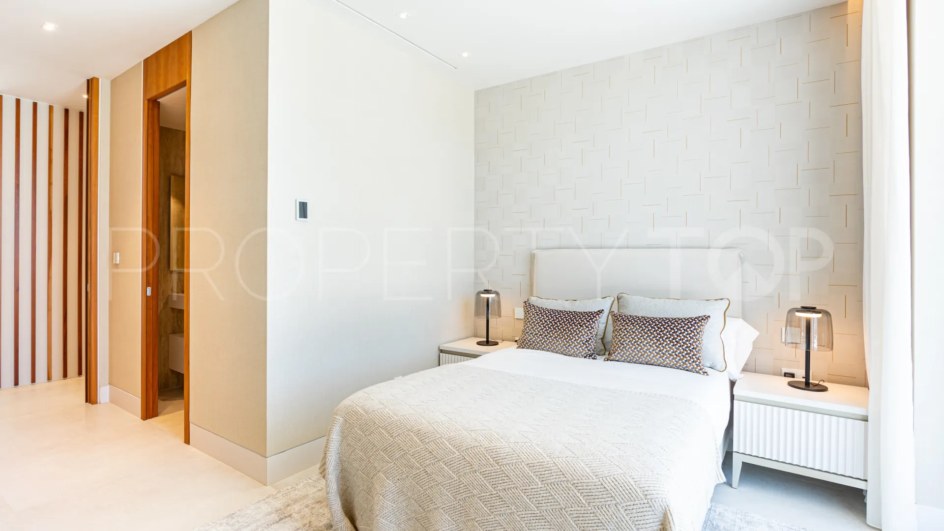 Villa for sale in New Golden Mile with 4 bedrooms