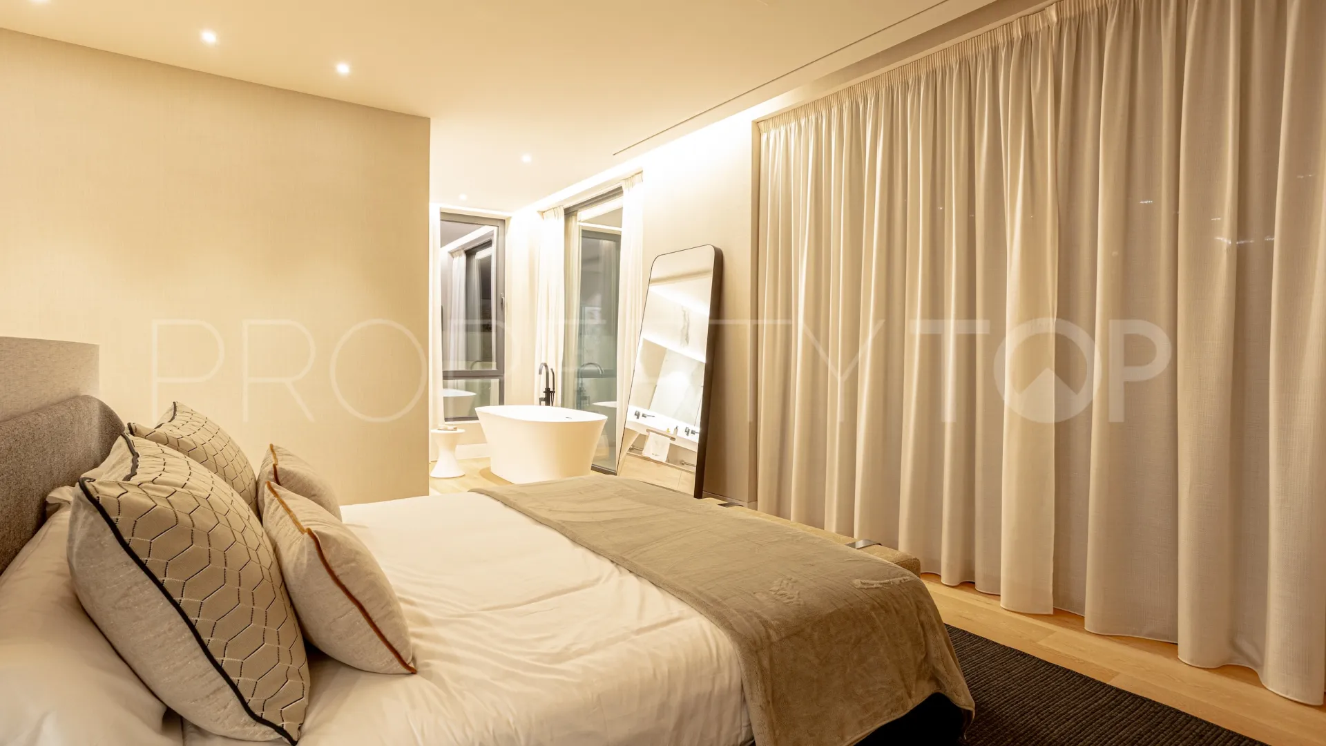 Villa for sale in New Golden Mile with 4 bedrooms