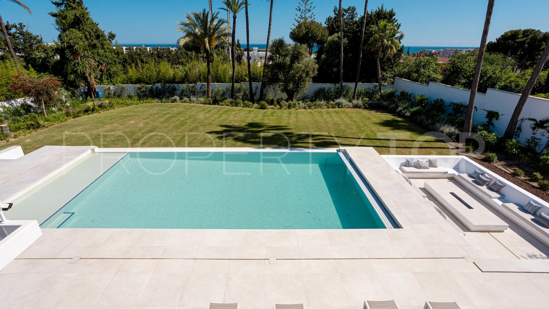Villa for sale in New Golden Mile with 4 bedrooms