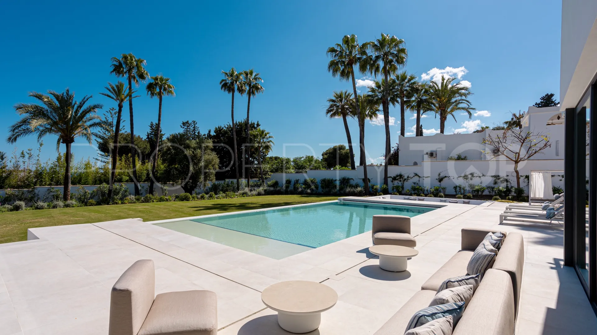Villa for sale in New Golden Mile with 4 bedrooms