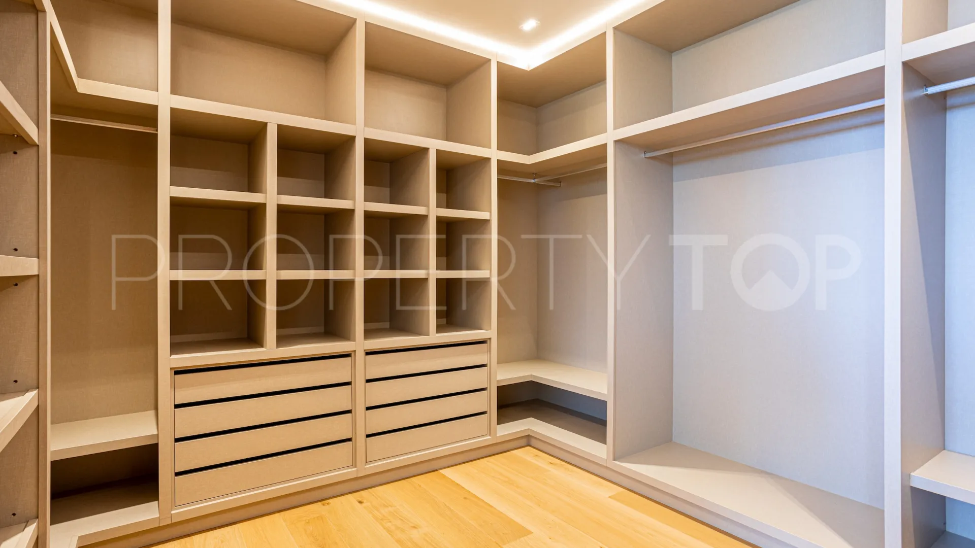 Villa for sale in New Golden Mile with 4 bedrooms