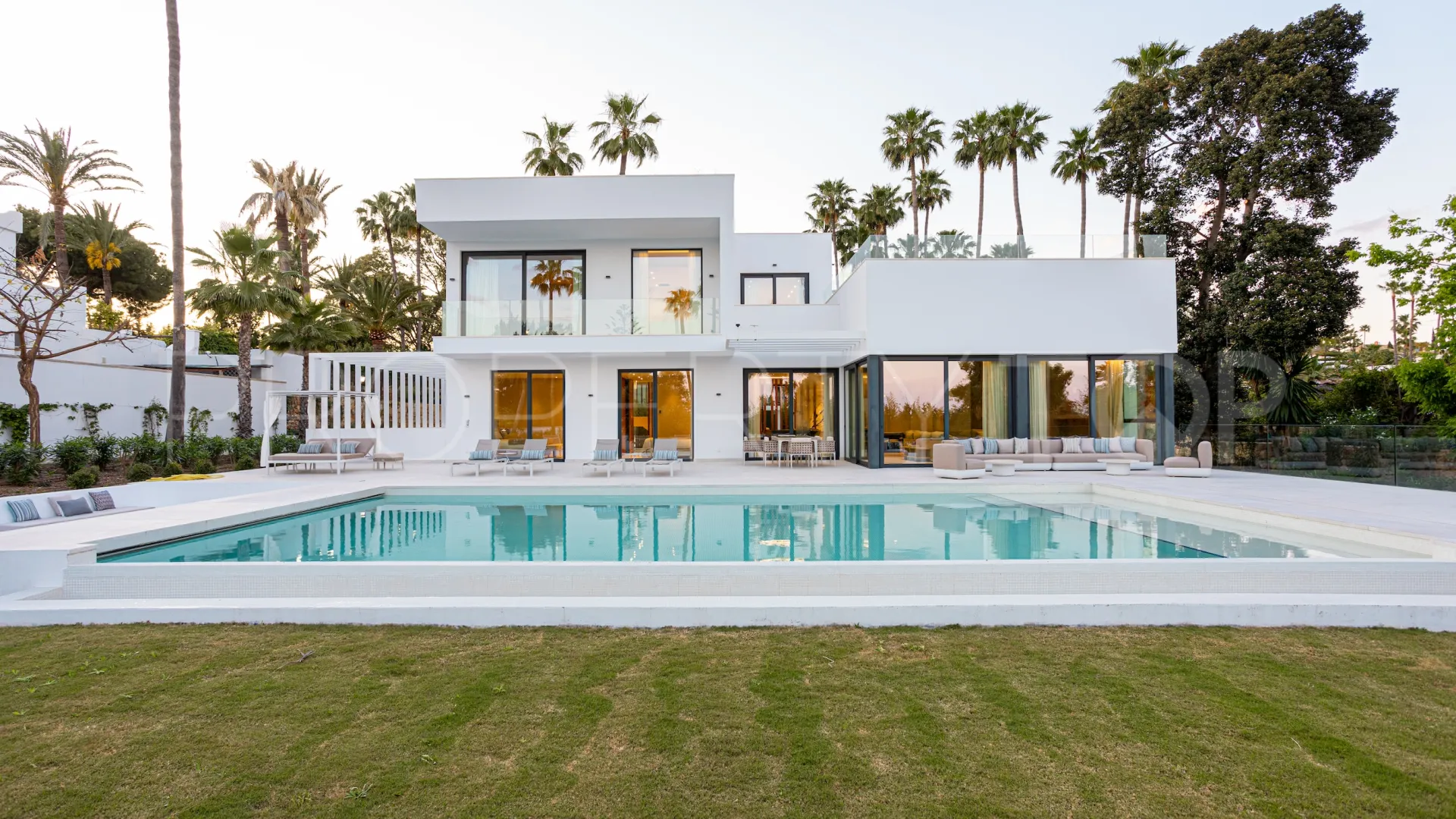 Villa for sale in New Golden Mile with 4 bedrooms