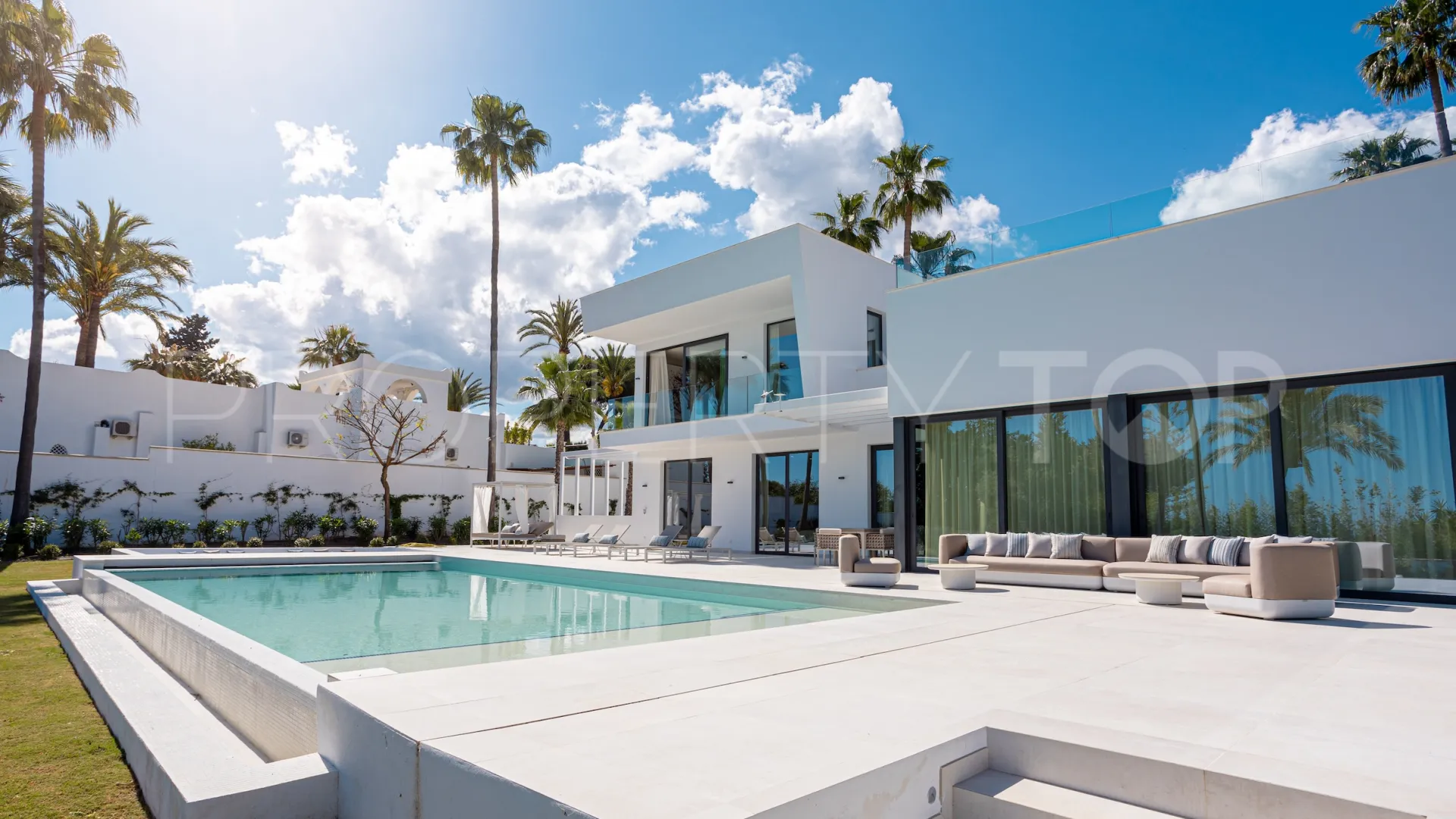 Villa for sale in New Golden Mile with 4 bedrooms