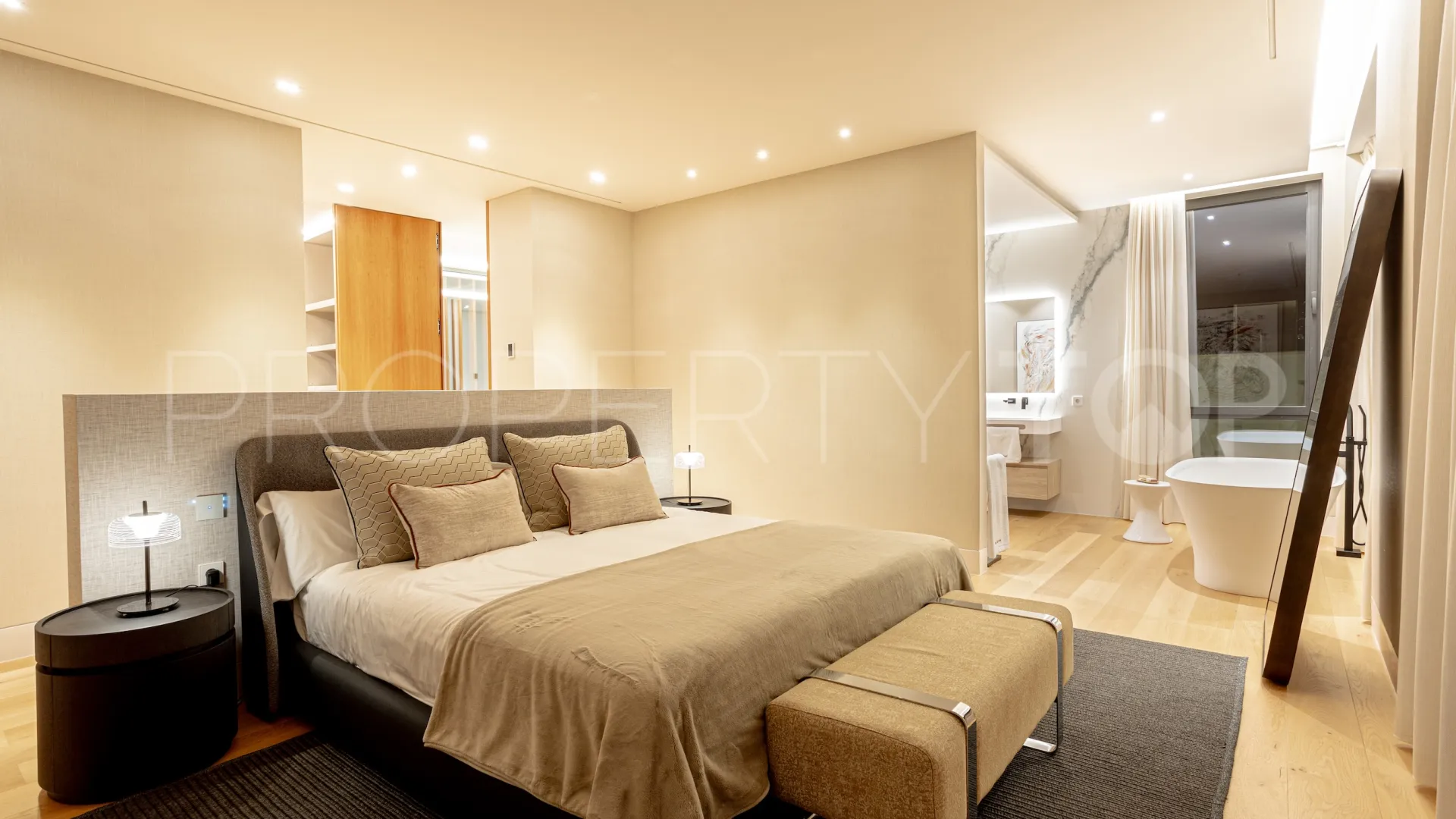 Villa for sale in New Golden Mile with 4 bedrooms