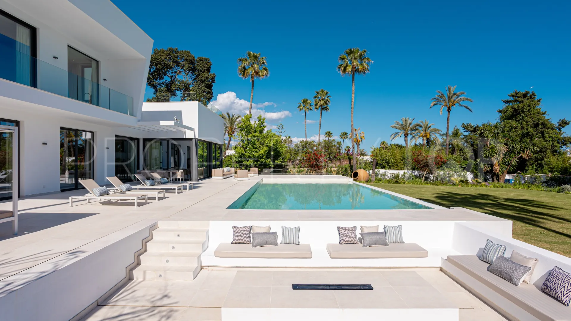 Villa for sale in New Golden Mile with 4 bedrooms