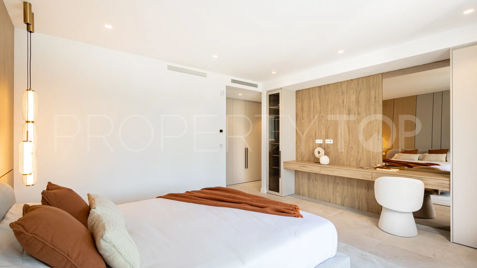 For sale Nueva Andalucia 4 bedrooms villa