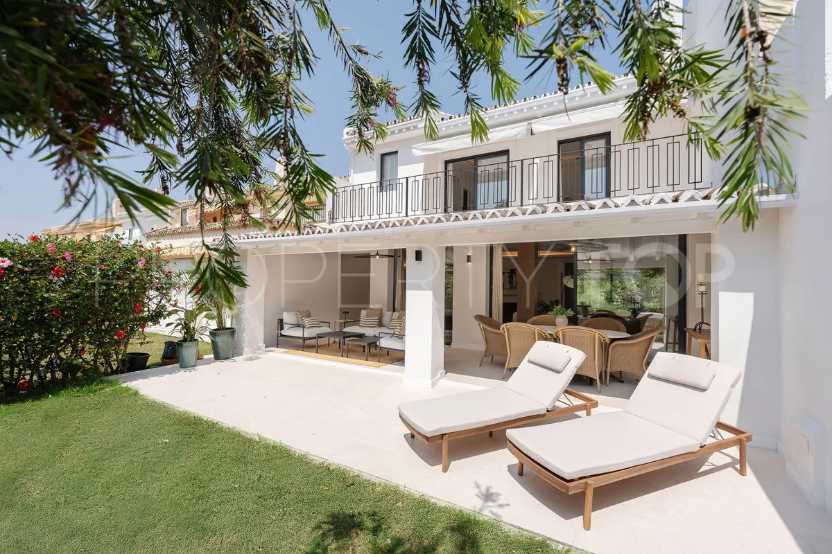 Se vende adosado en Nueva Andalucia