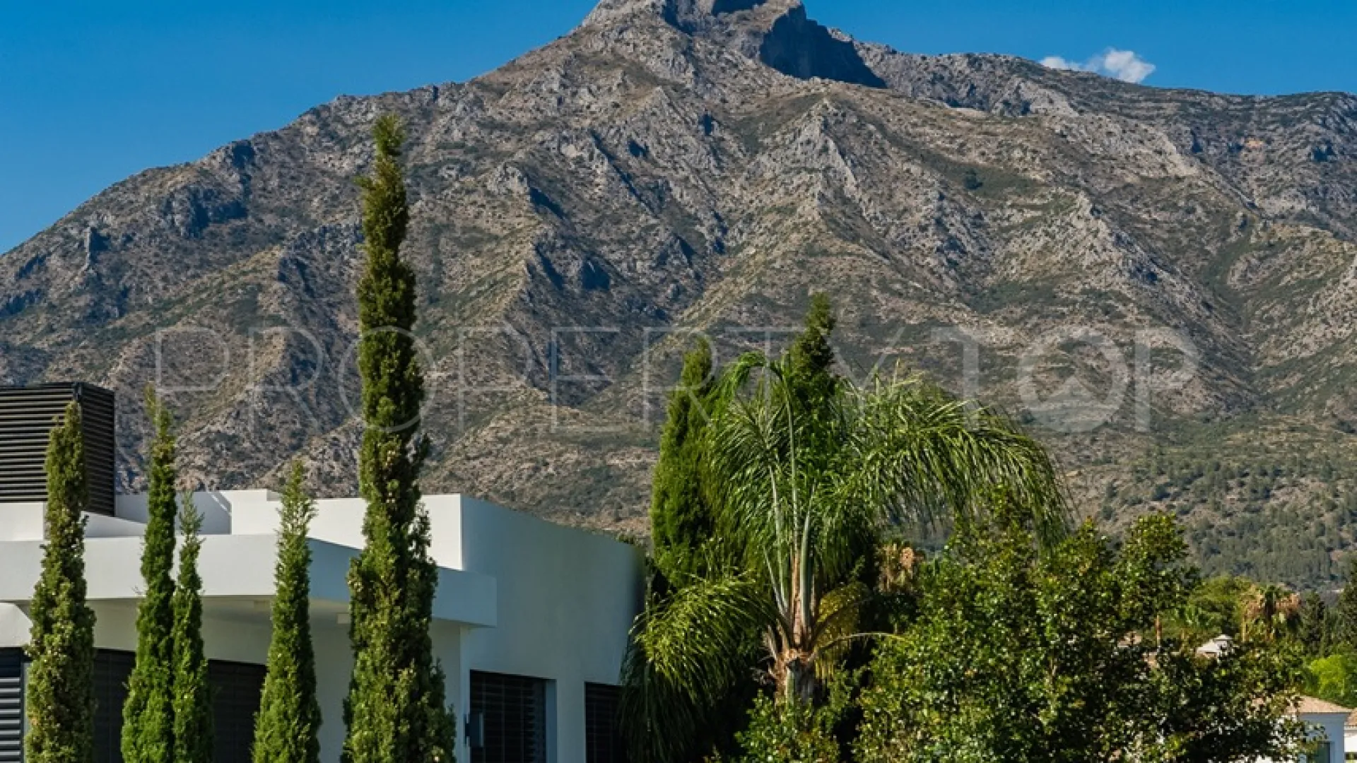 For sale villa with 5 bedrooms in Marbella Golden Mile