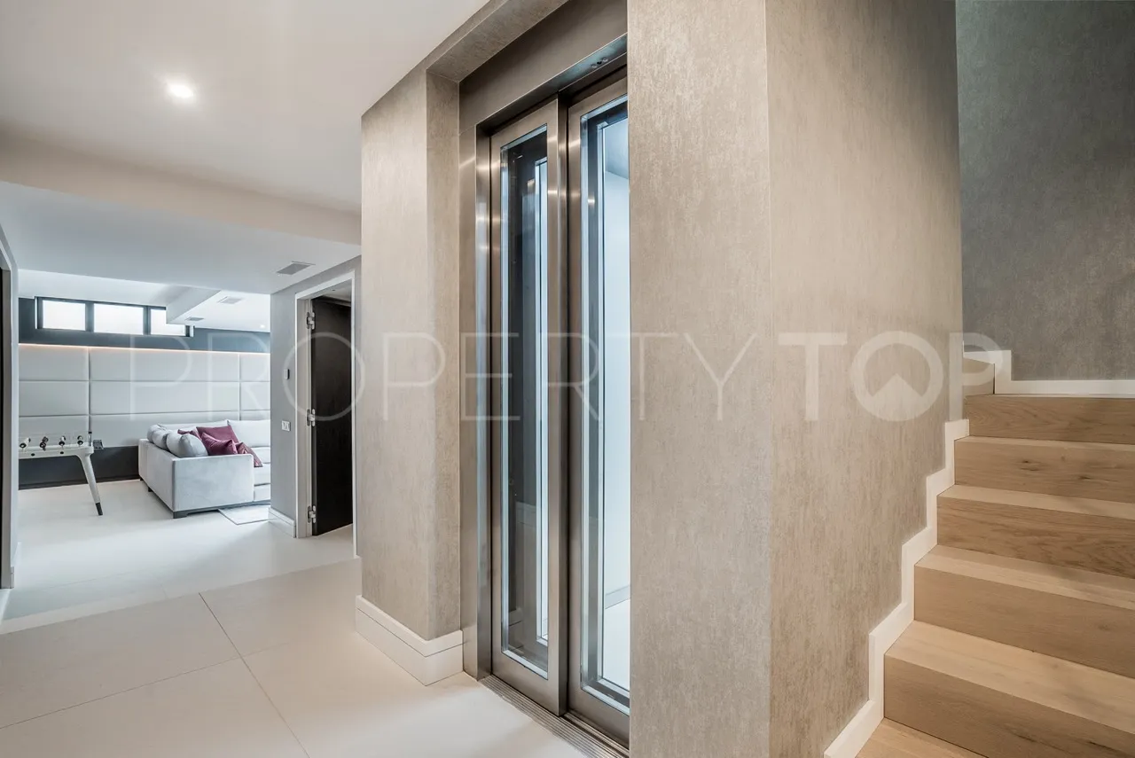 For sale villa with 5 bedrooms in Marbella Golden Mile