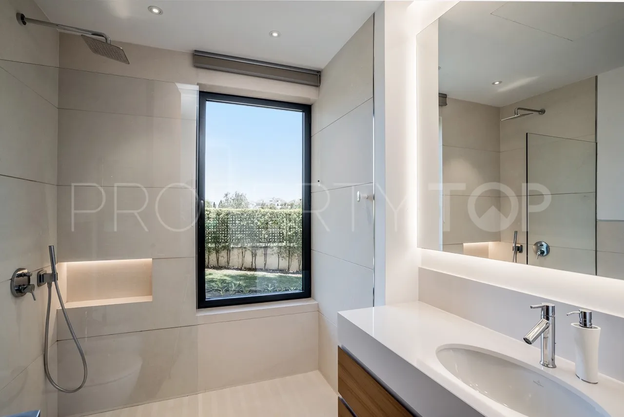 For sale villa with 5 bedrooms in Marbella Golden Mile