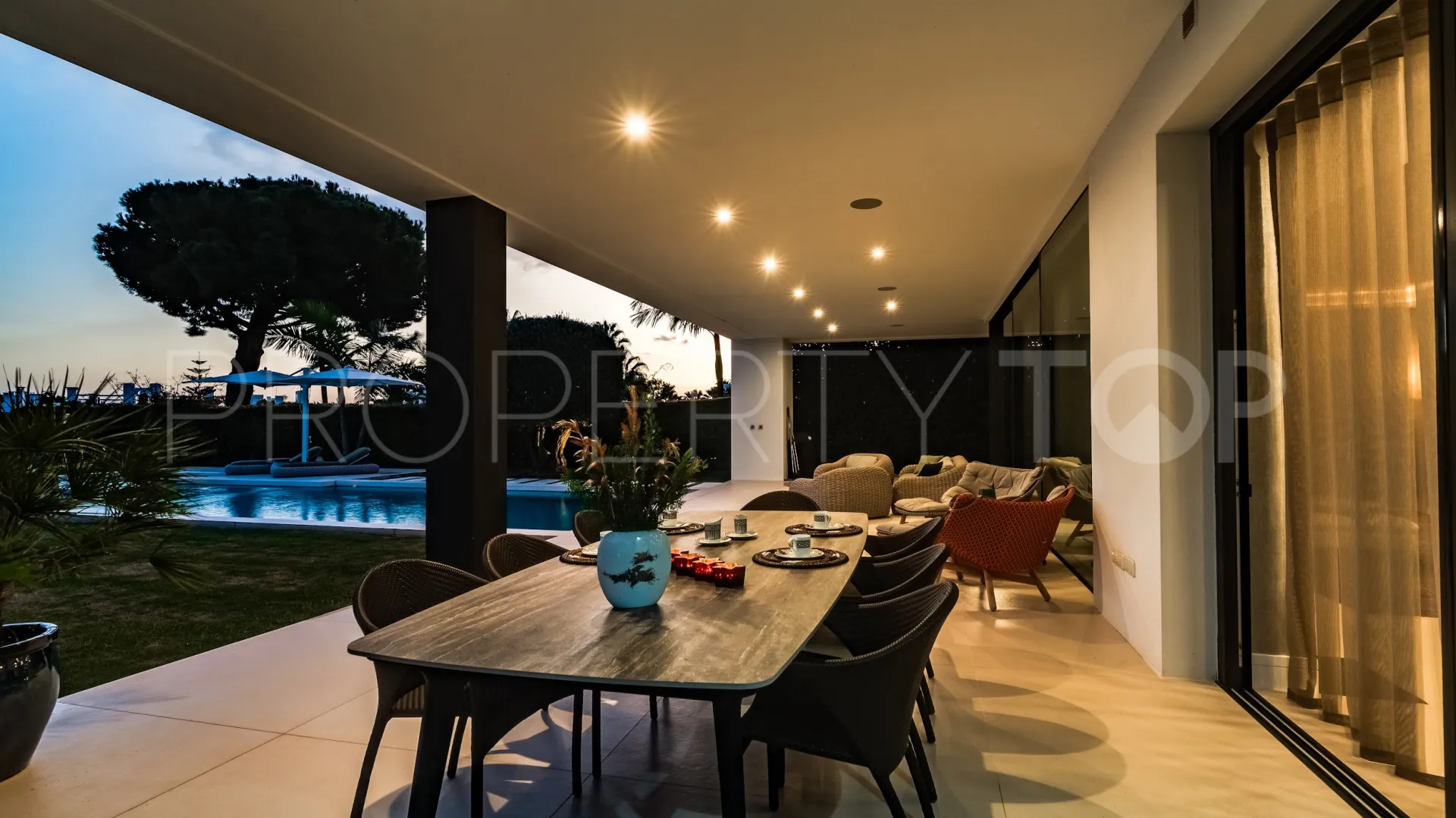 For sale villa with 5 bedrooms in Marbella Golden Mile