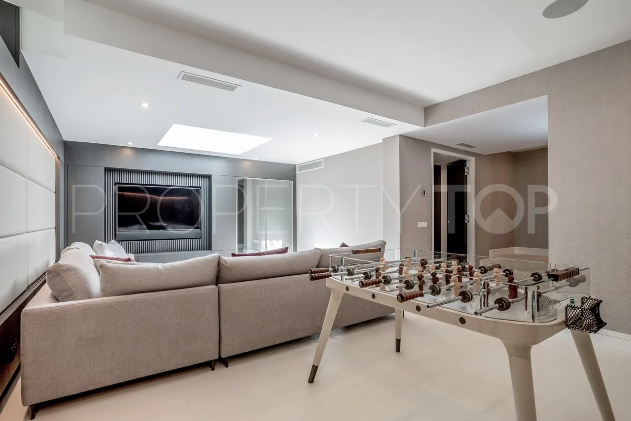 For sale villa with 5 bedrooms in Marbella Golden Mile