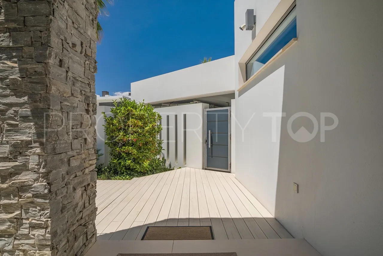 For sale villa with 5 bedrooms in Marbella Golden Mile