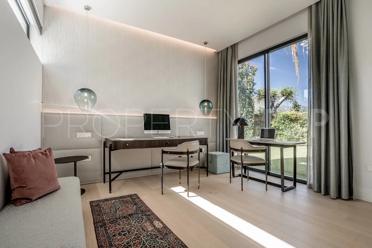 For sale villa with 5 bedrooms in Marbella Golden Mile