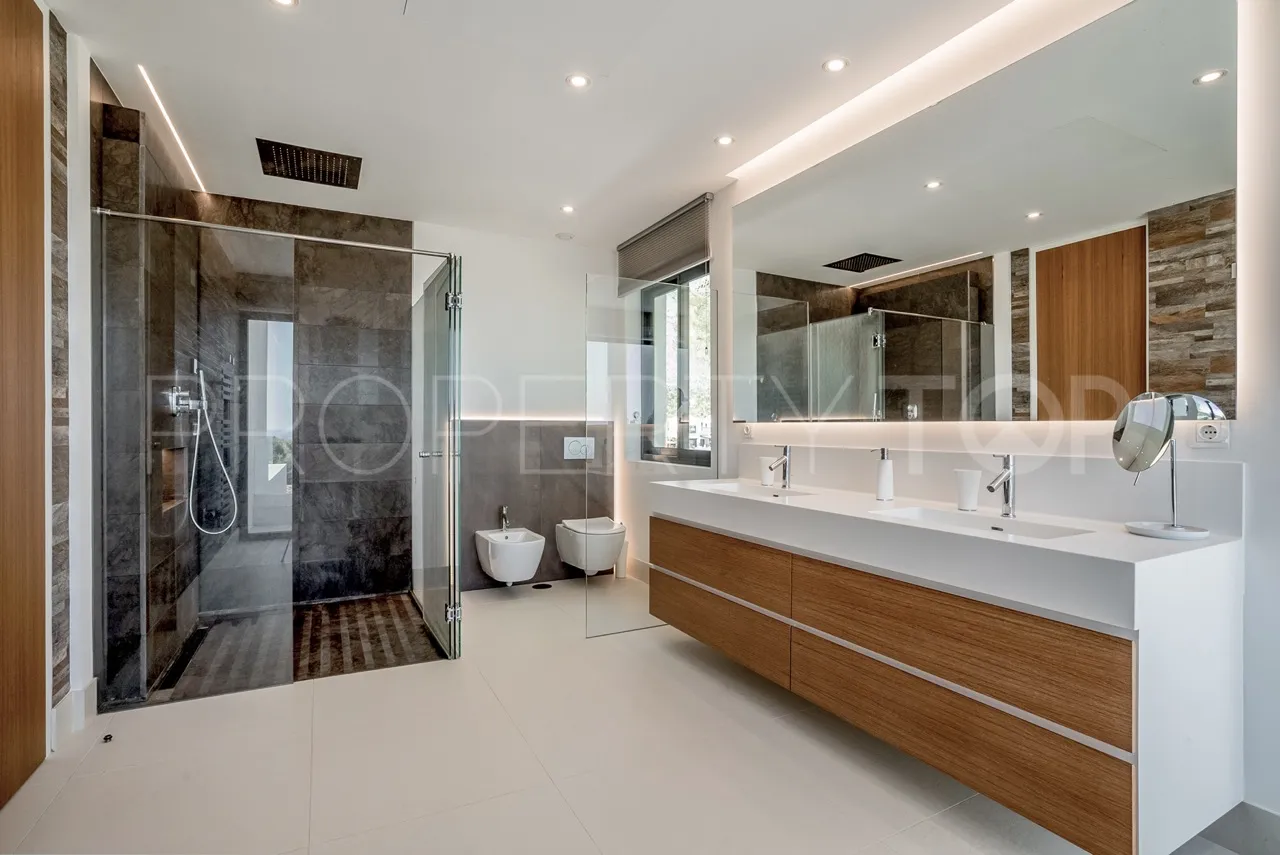 For sale villa with 5 bedrooms in Marbella Golden Mile