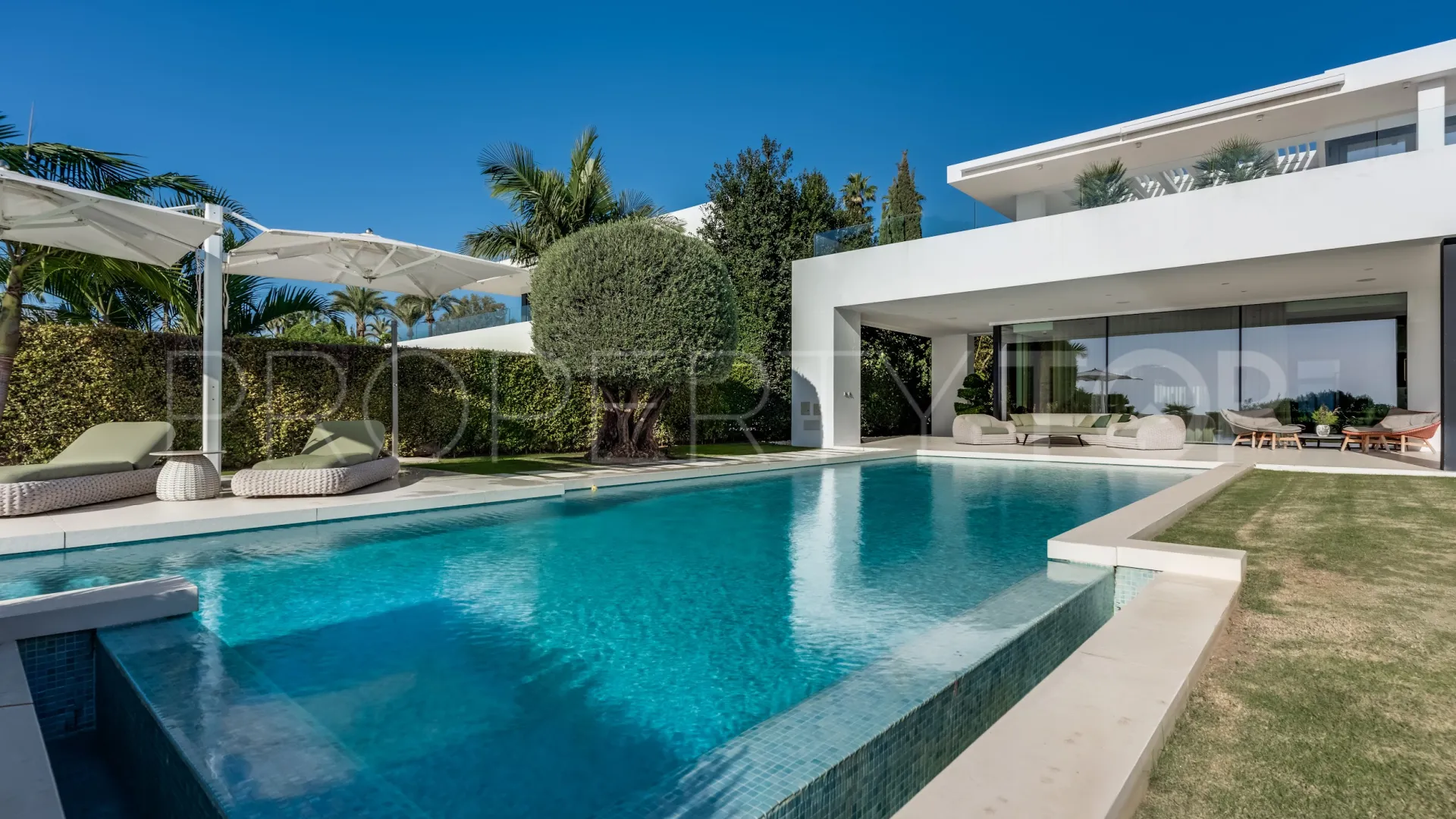 For sale villa with 5 bedrooms in Marbella Golden Mile