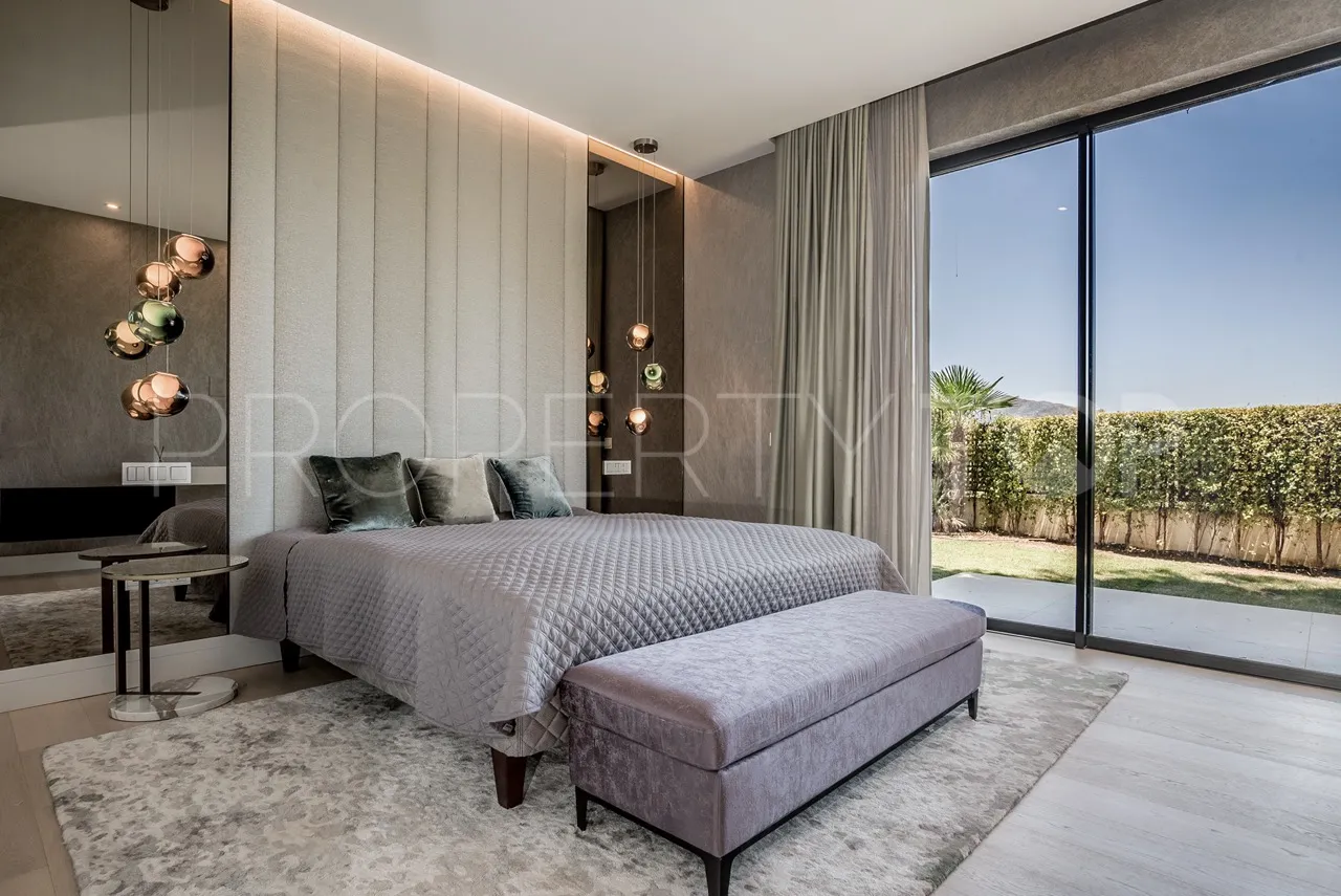 For sale villa with 5 bedrooms in Marbella Golden Mile