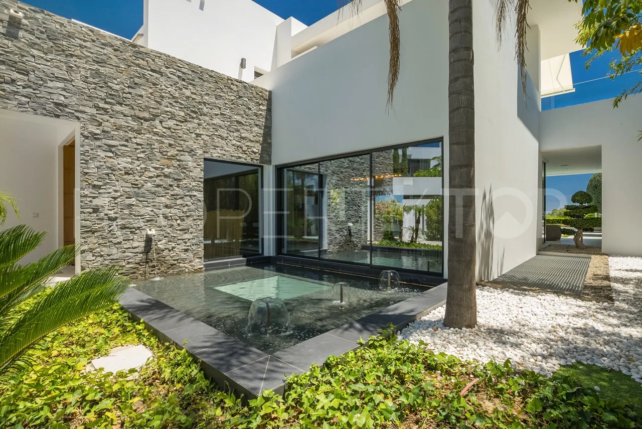 For sale villa with 5 bedrooms in Marbella Golden Mile