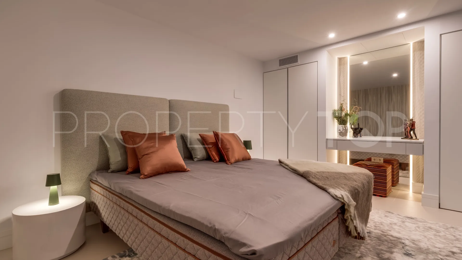 For sale villa with 5 bedrooms in Marbella Golden Mile