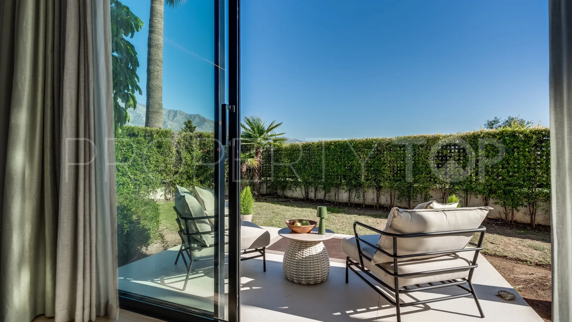 For sale villa with 5 bedrooms in Marbella Golden Mile