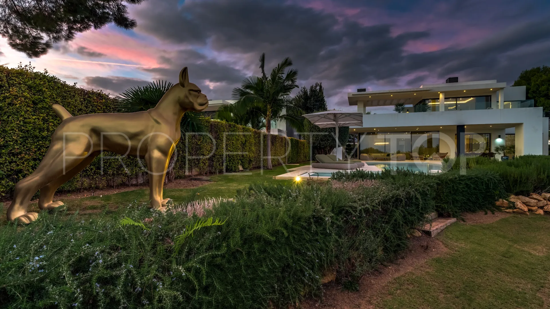 For sale villa with 5 bedrooms in Marbella Golden Mile