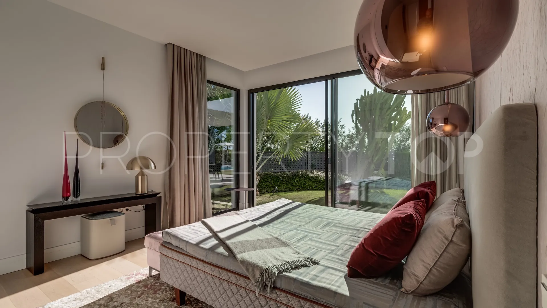 For sale villa with 5 bedrooms in Marbella Golden Mile