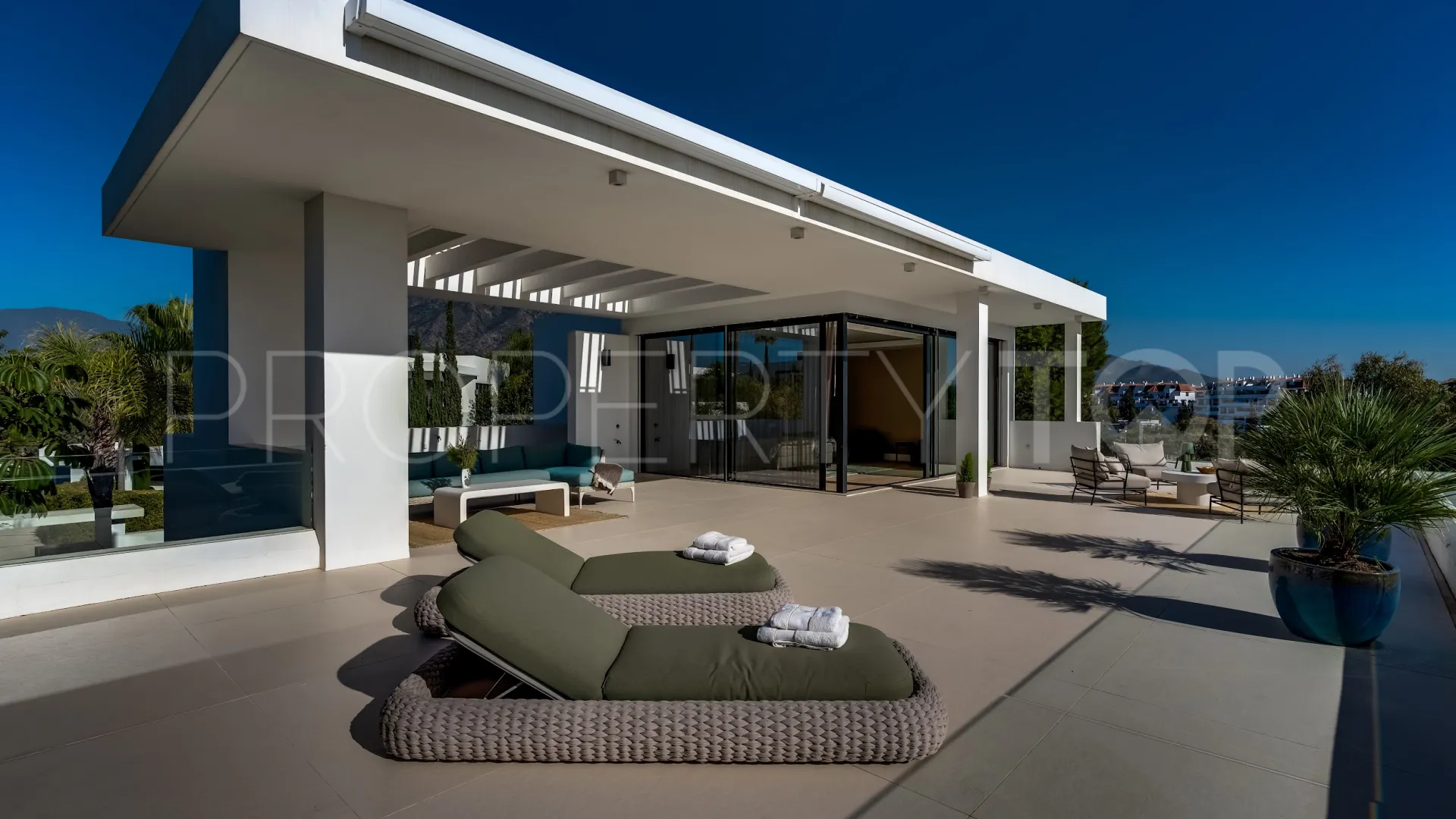 For sale villa with 5 bedrooms in Marbella Golden Mile