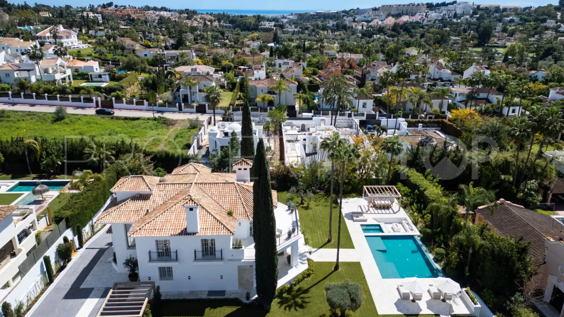 Comprar villa en Nueva Andalucia con 5 dormitorios