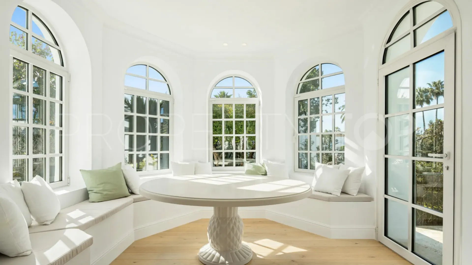 Comprar villa en Nueva Andalucia con 5 dormitorios