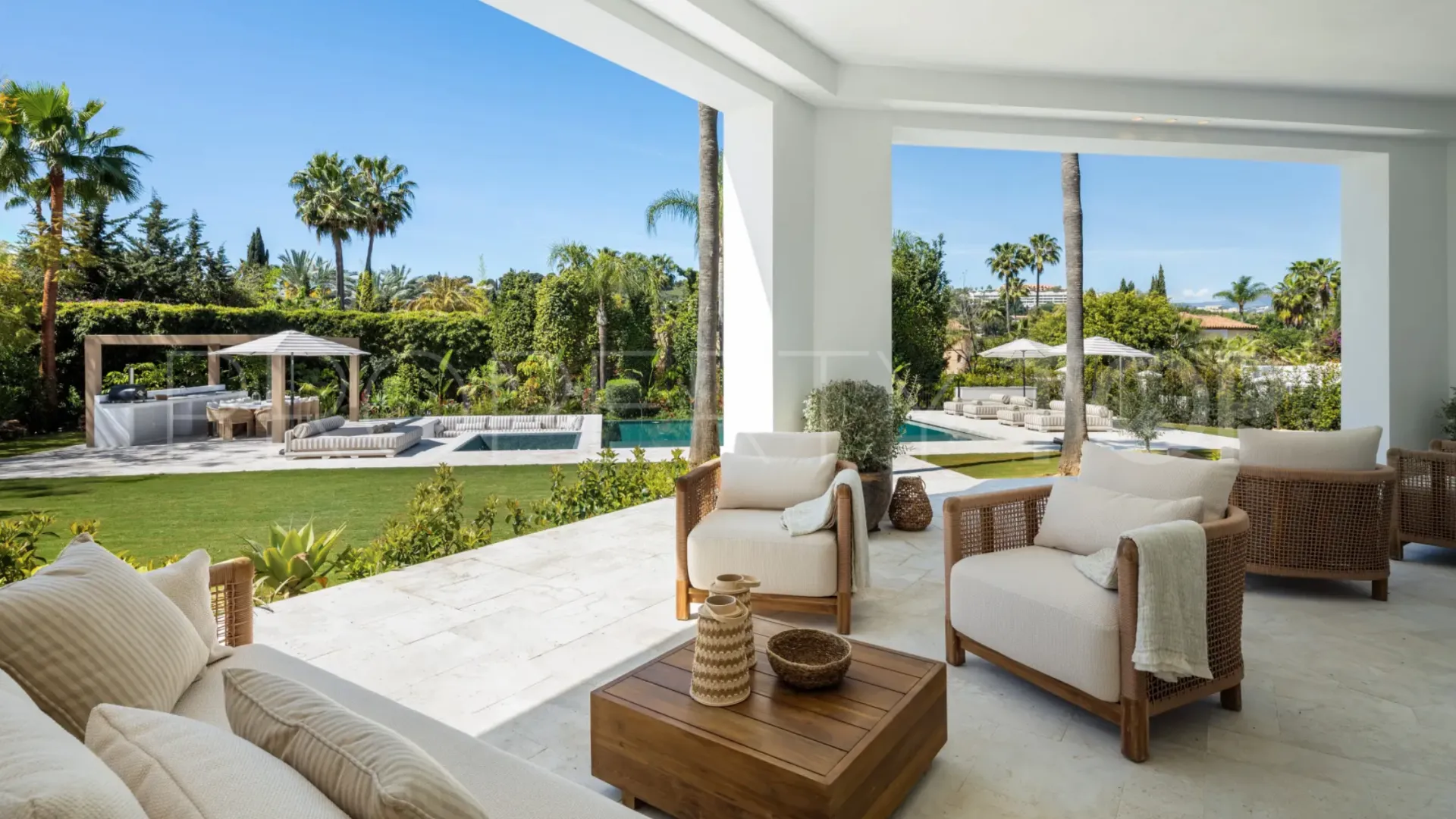Comprar villa en Nueva Andalucia con 5 dormitorios