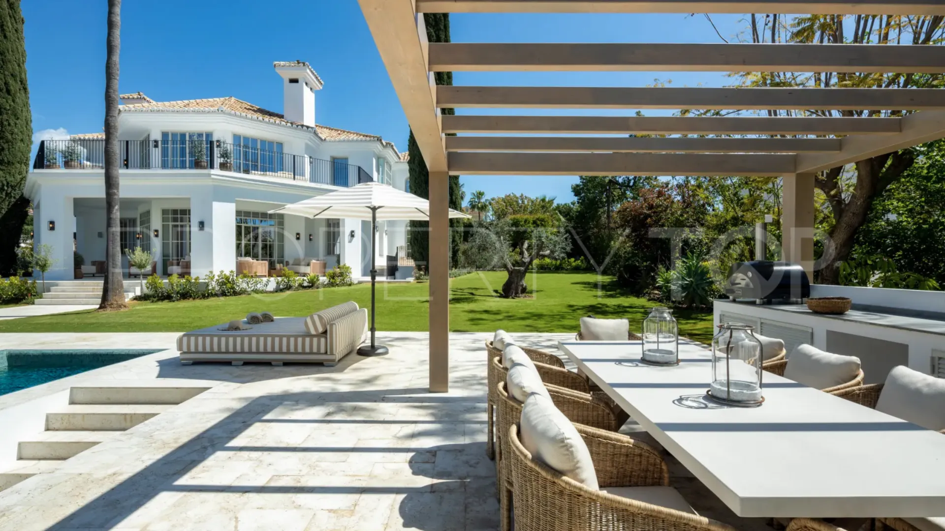 Comprar villa en Nueva Andalucia con 5 dormitorios