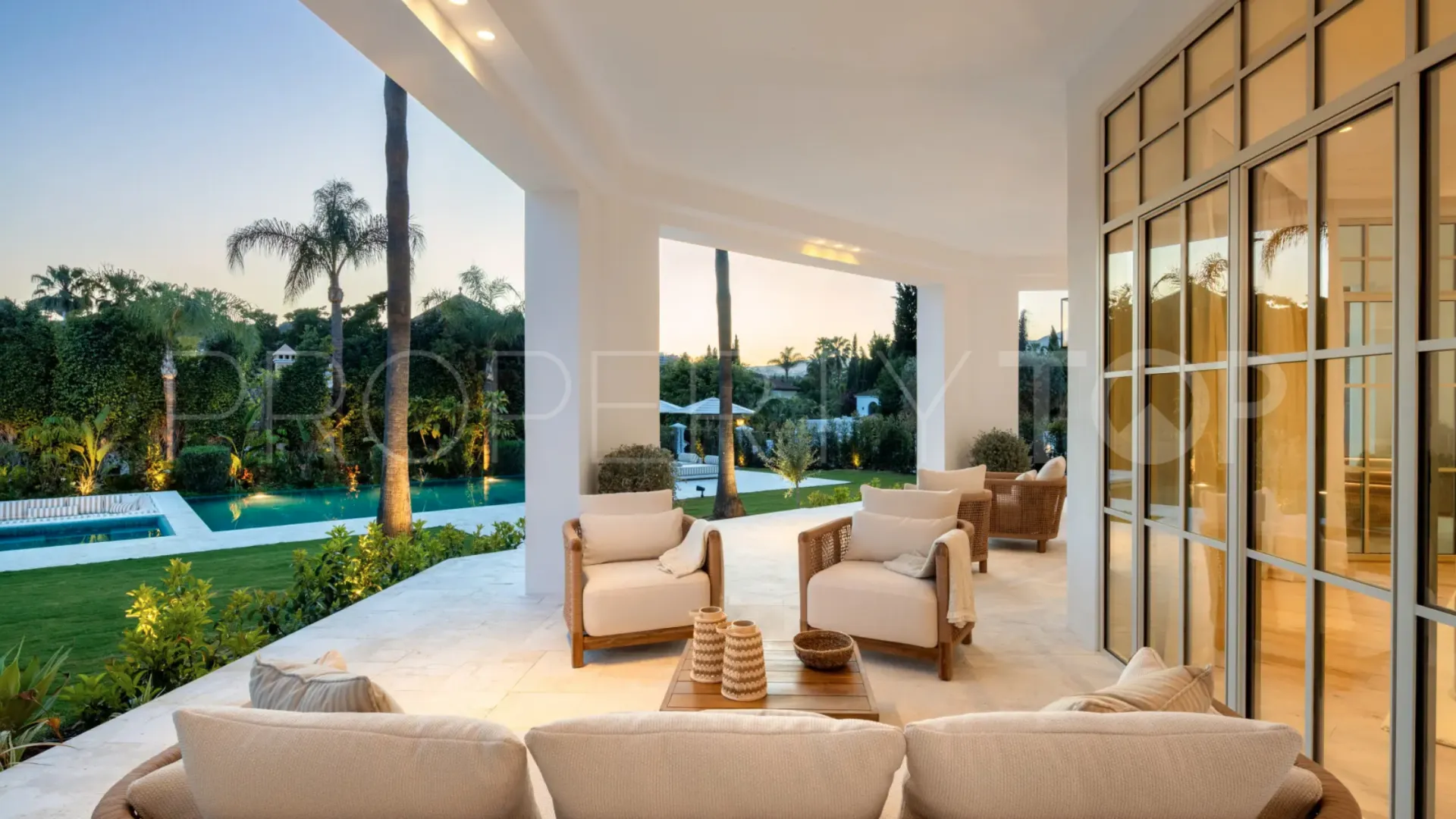 Comprar villa en Nueva Andalucia con 5 dormitorios