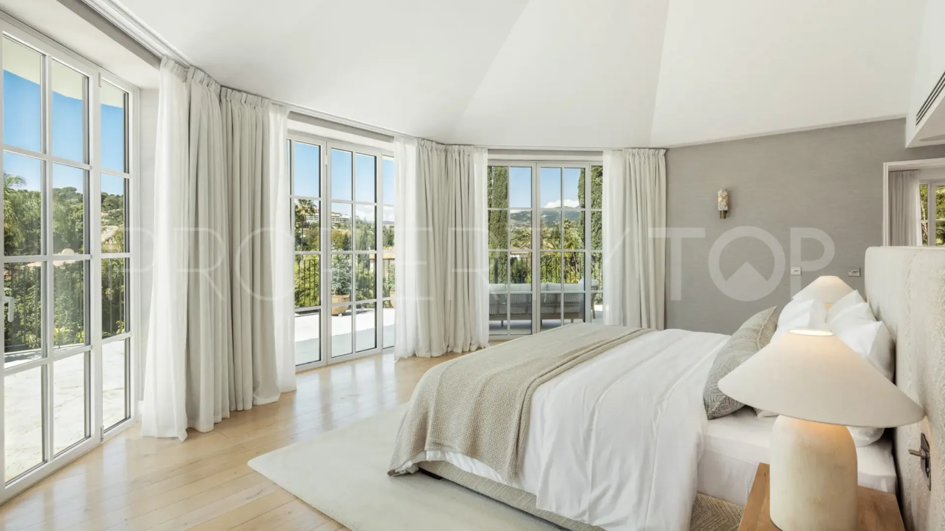 Comprar villa en Nueva Andalucia con 5 dormitorios