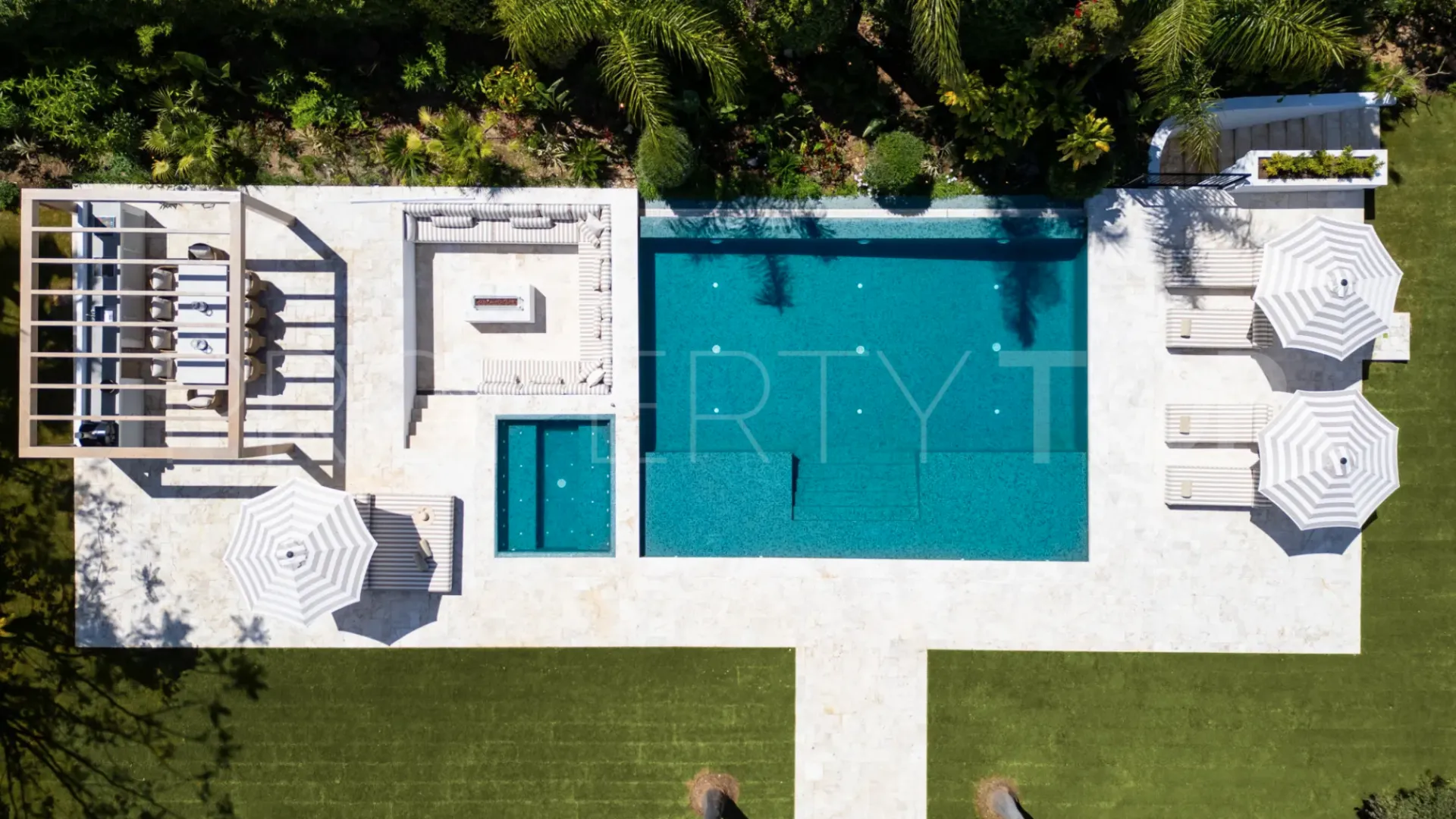 Comprar villa en Nueva Andalucia con 5 dormitorios