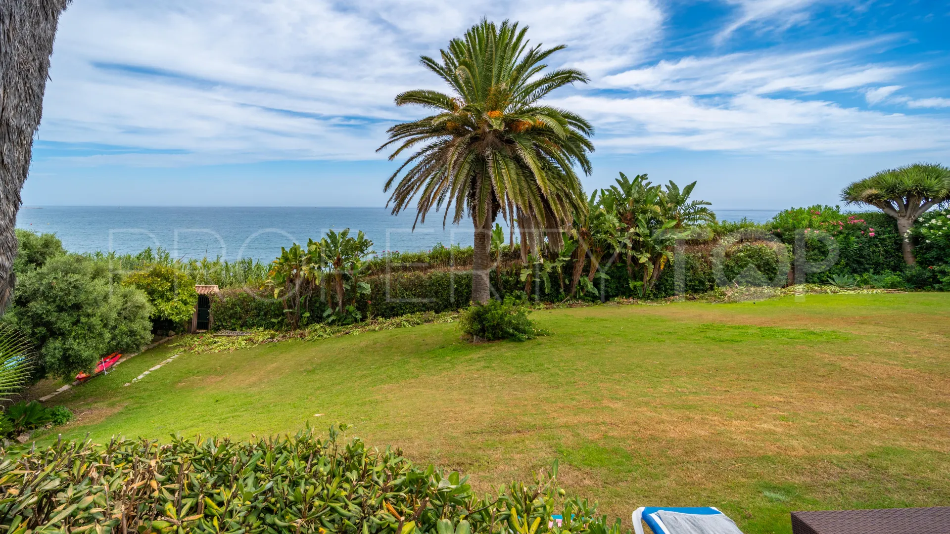 Villa a la venta de 9 dormitorios en Estepona
