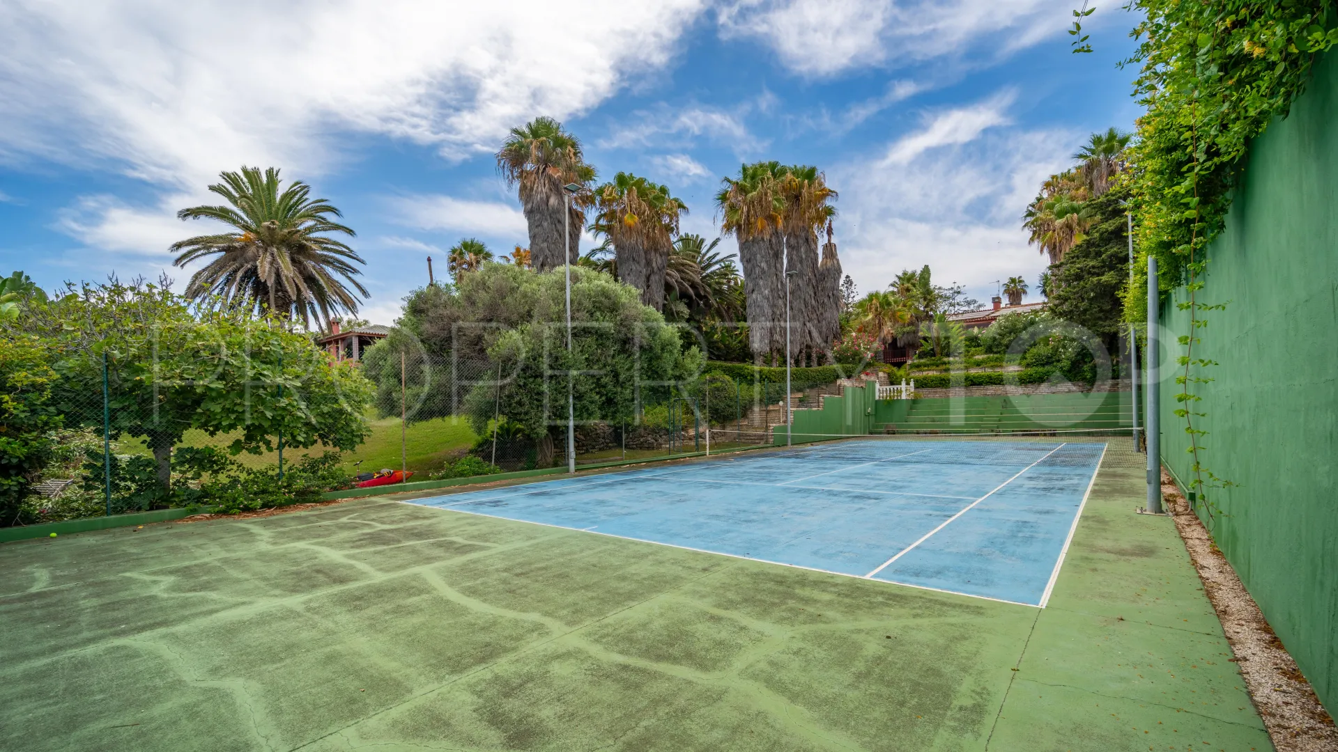 Villa a la venta de 9 dormitorios en Estepona