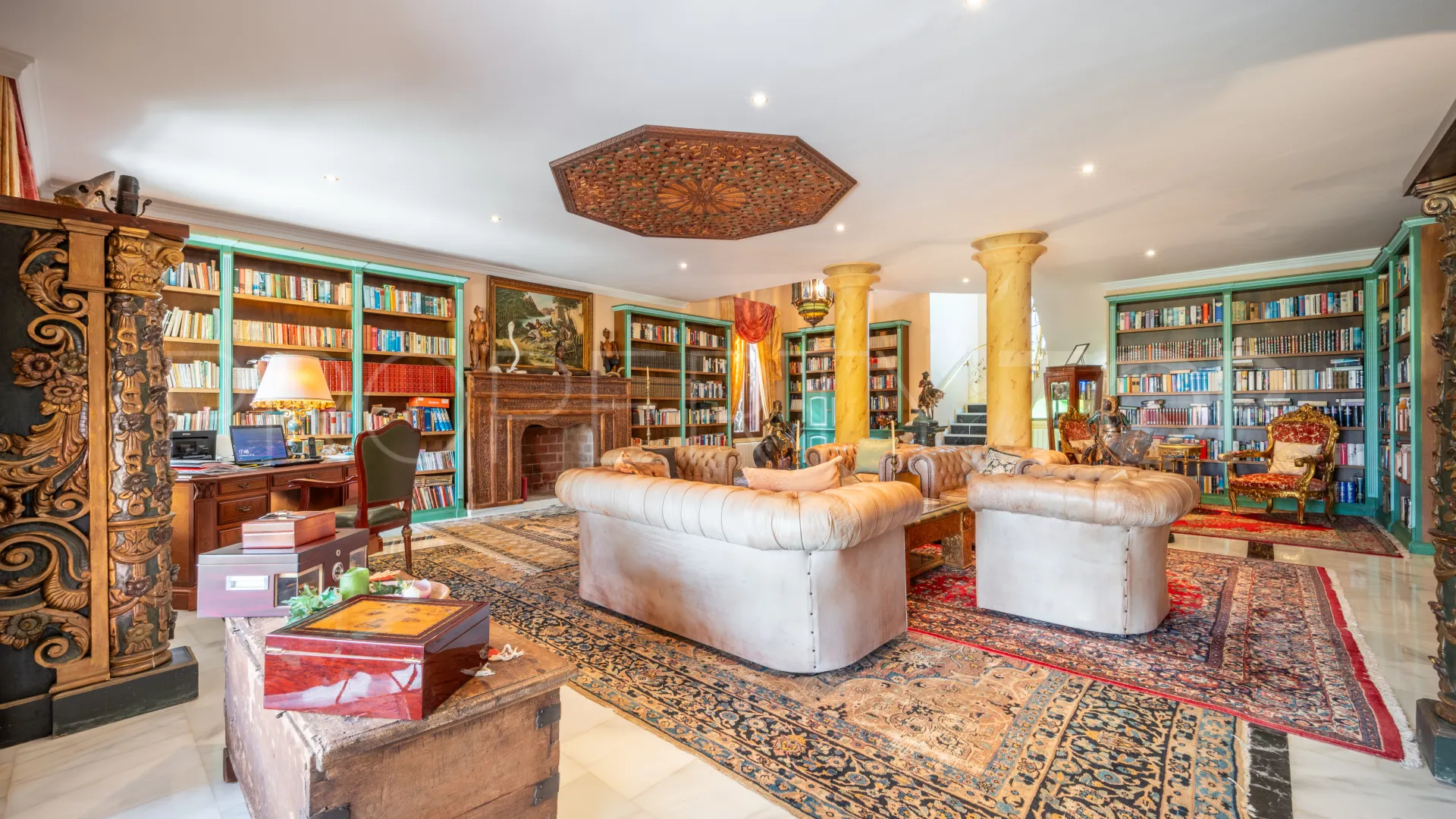 Villa a la venta de 9 dormitorios en Estepona