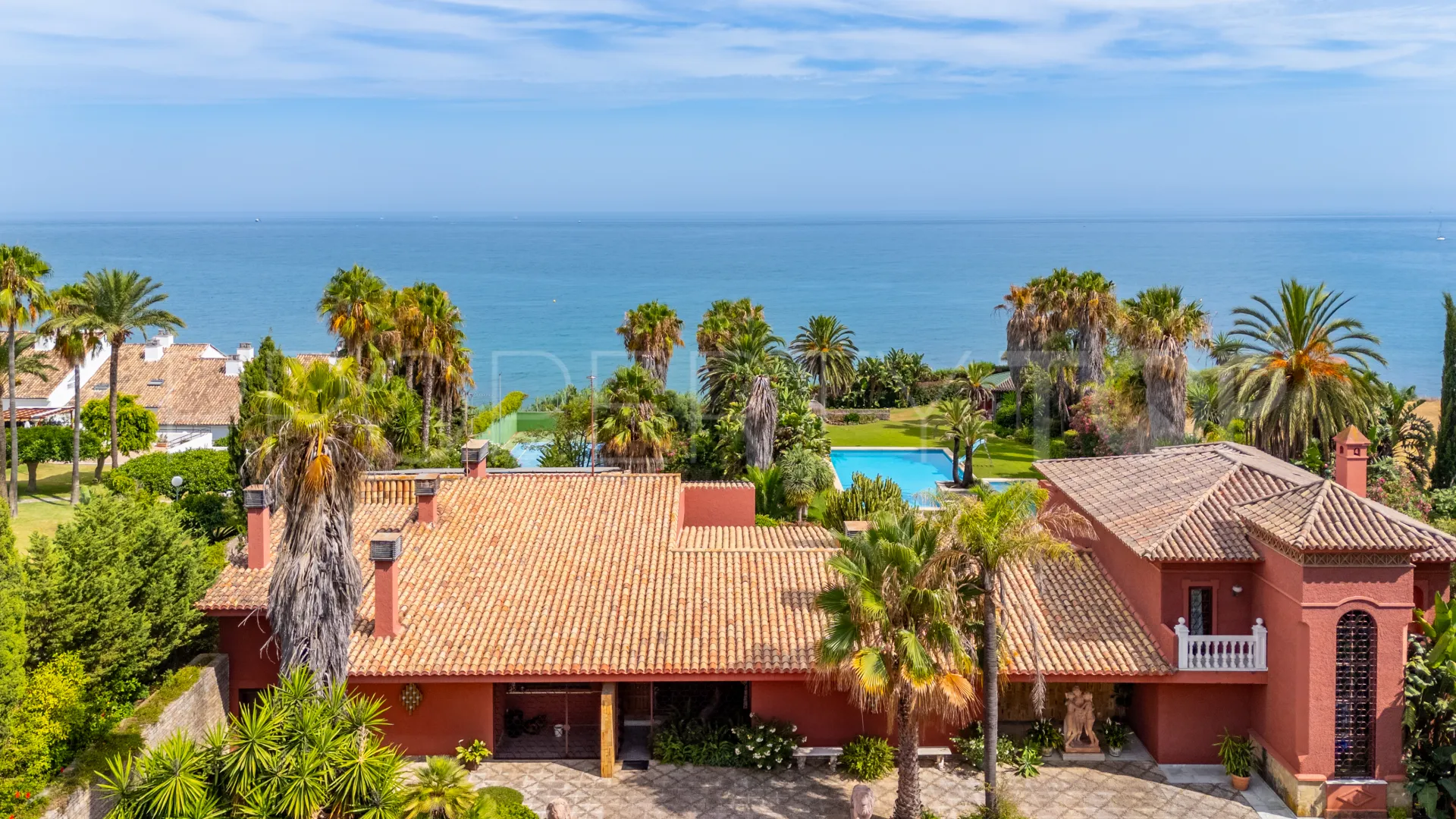 Villa a la venta de 9 dormitorios en Estepona