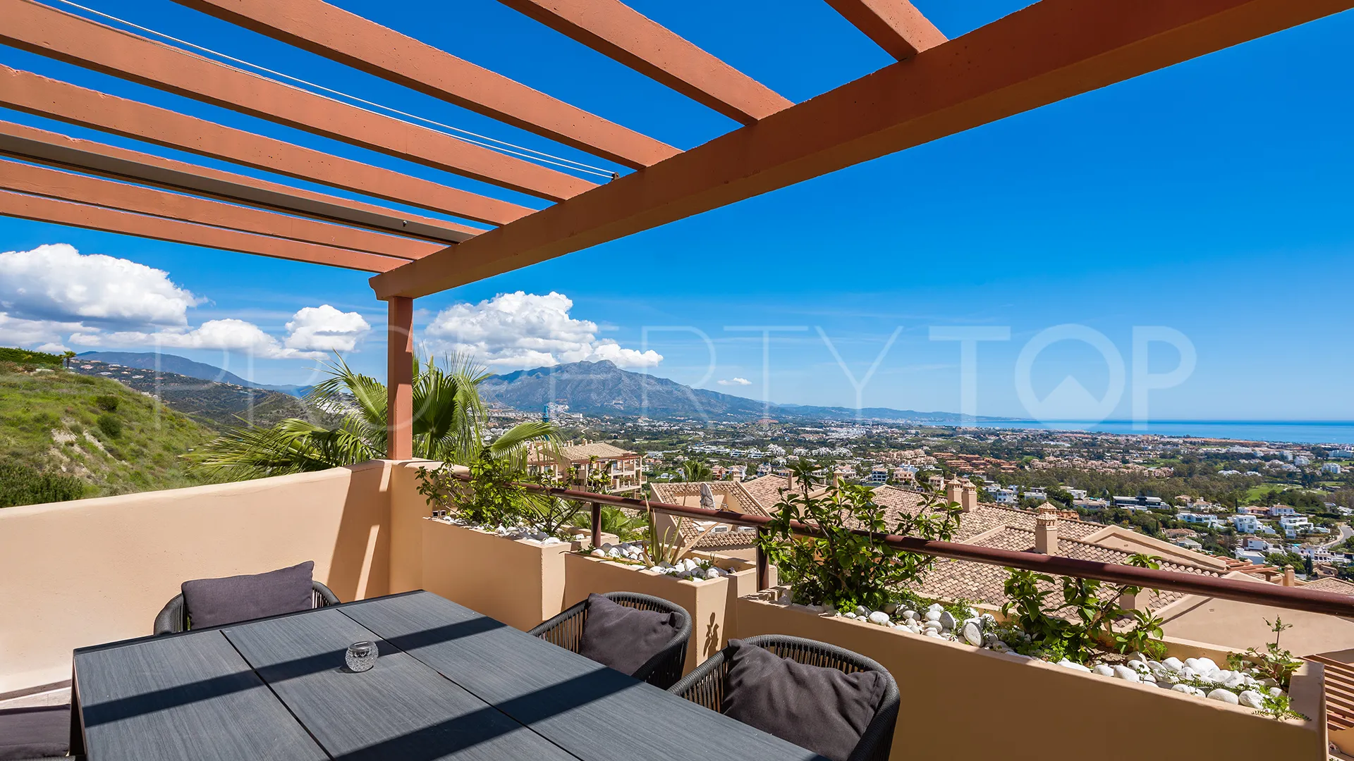Se vende Ático en Benahavis