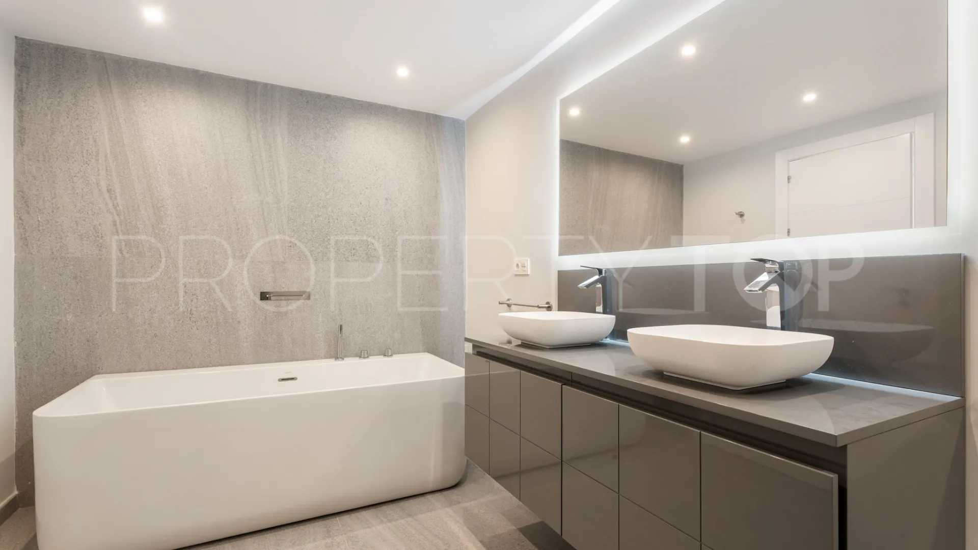 Apartamento en venta en Nueva Andalucia